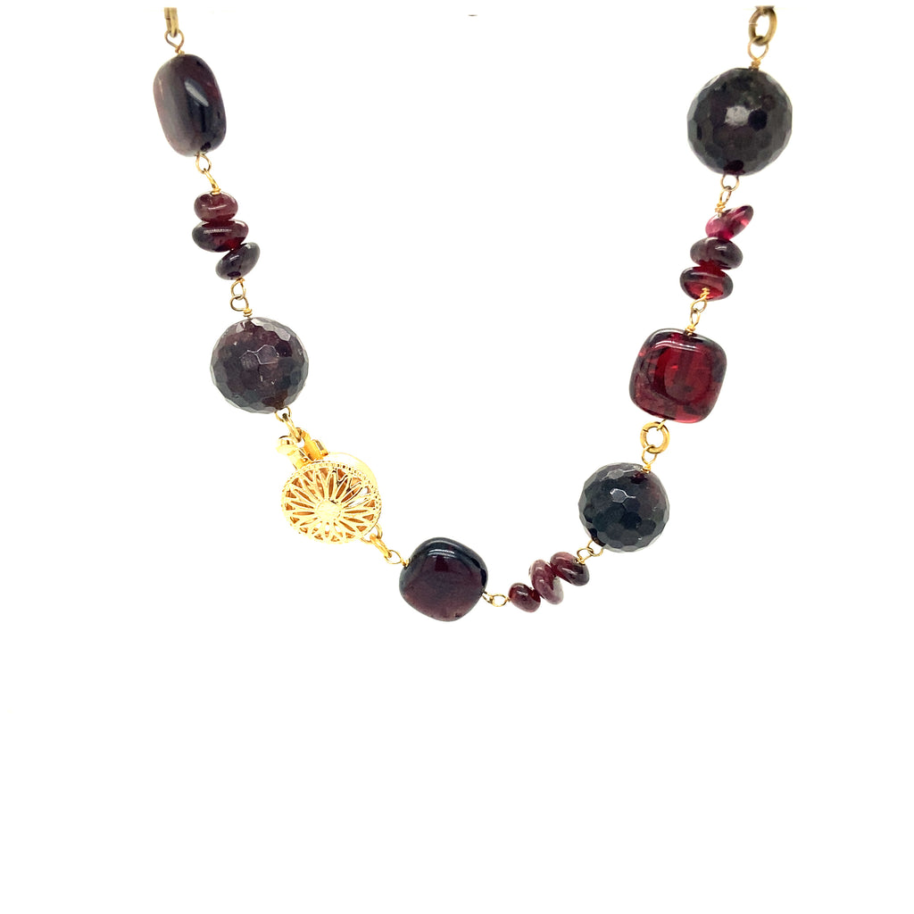 Gold Plated Necklace Armed With Garnet And Flower Clasp