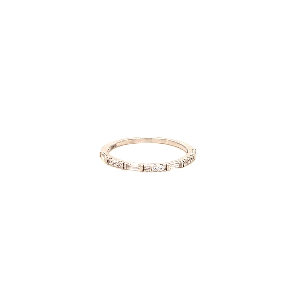 Anillo Oro 10K Con Secuencia 3 Zirconias 1 Corte Esme