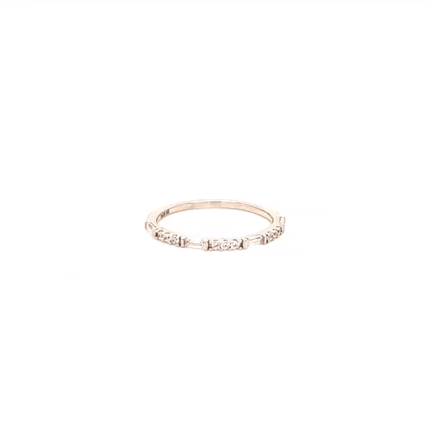 Anillo Oro 10K Con Secuencia 3 Zirconias 1 Corte Esme